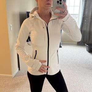 Lululemon Cross Chill Jacket *RepelShell